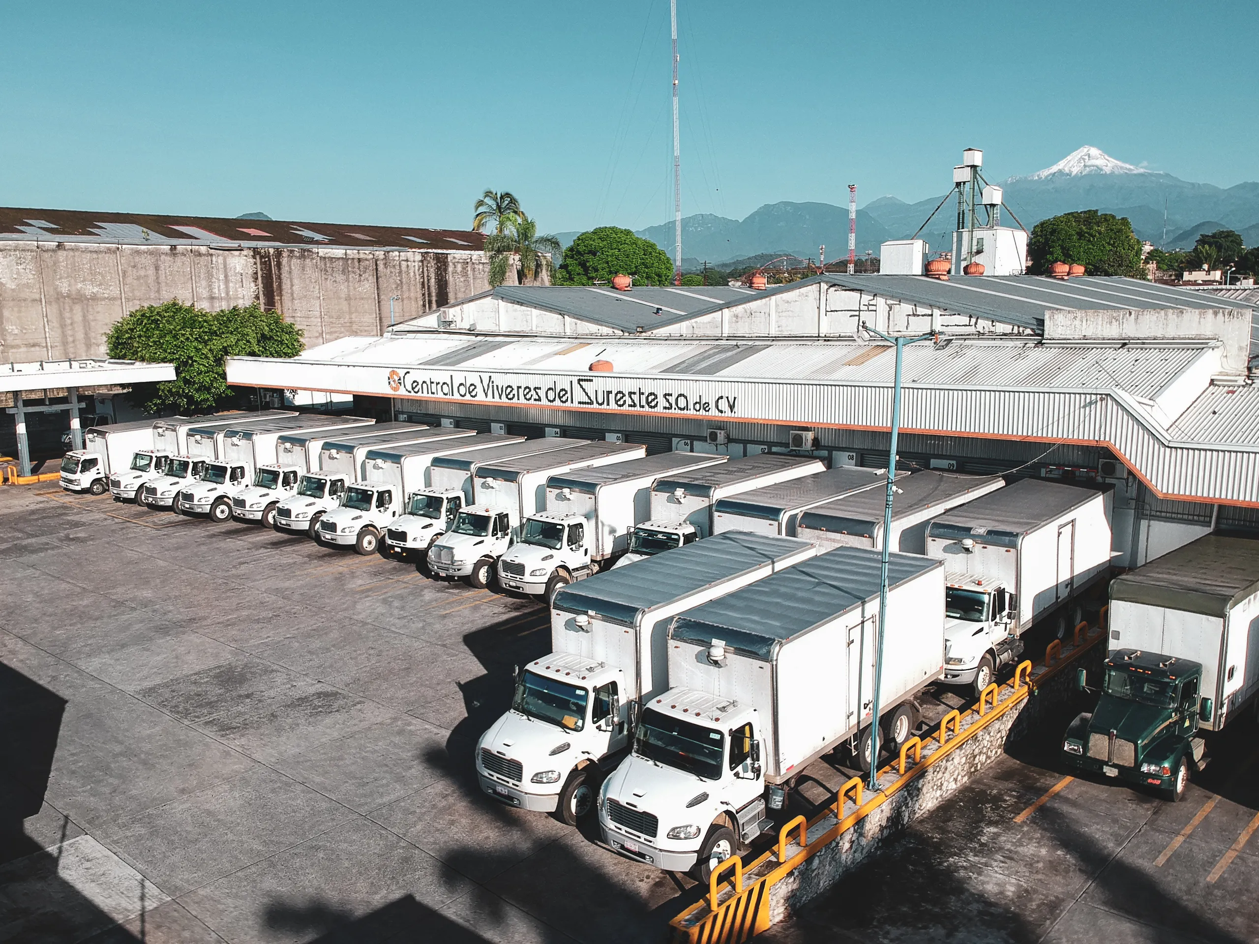 Vista aérea del centro de distribución de CEVISUR en Córdoba, Veracruz