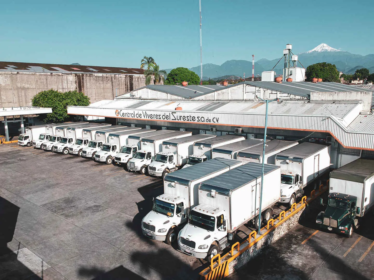 Vista aérea del centro de distribución de CEVISUR en Córdoba, Veracruz